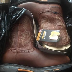 NWT Men’s Ariat workhog wide square toe H2O CSA dark copper brown boots 10.5D M